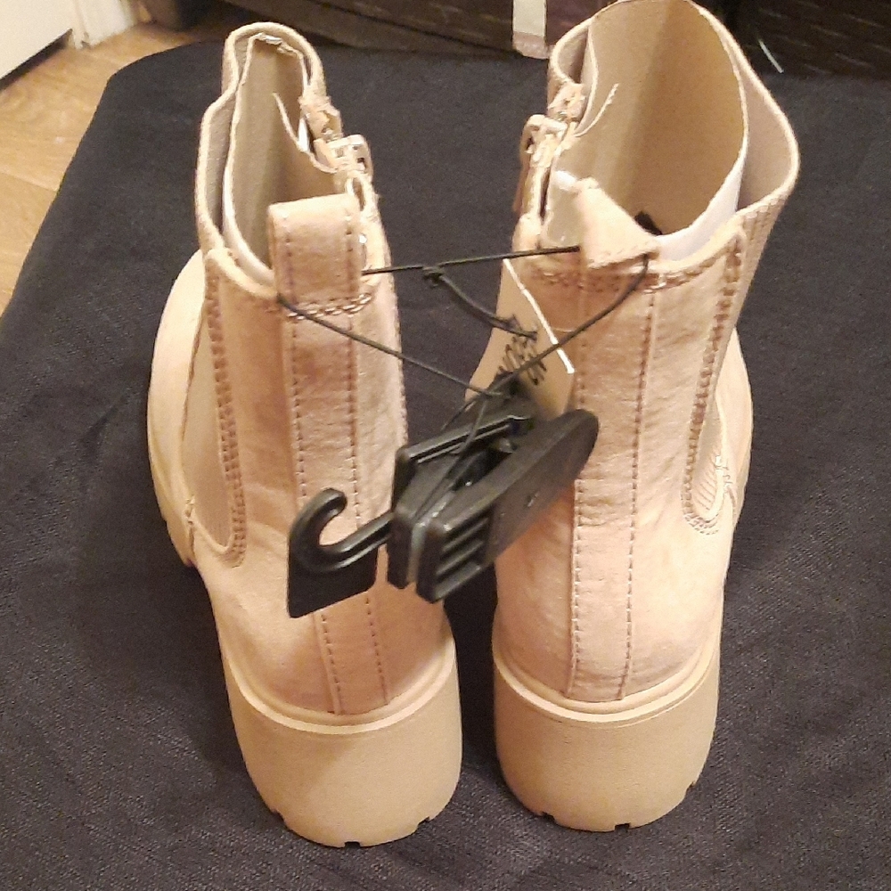 Womens Size 9 No Boundaries Beige Ankle Boots New With Tags Side Zipper - Picture 5 of 7